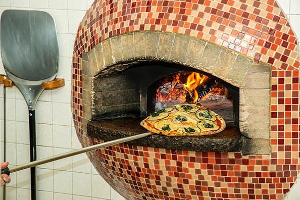 La pizza è pronta per il forno